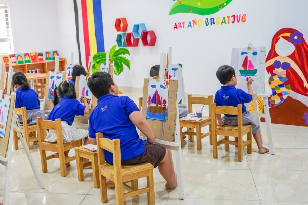 PHÒNG MỸ THUẬT CHO BÉ